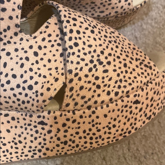 Tan and Black Platform Sandals with Animal Print - Picture 7 of 7